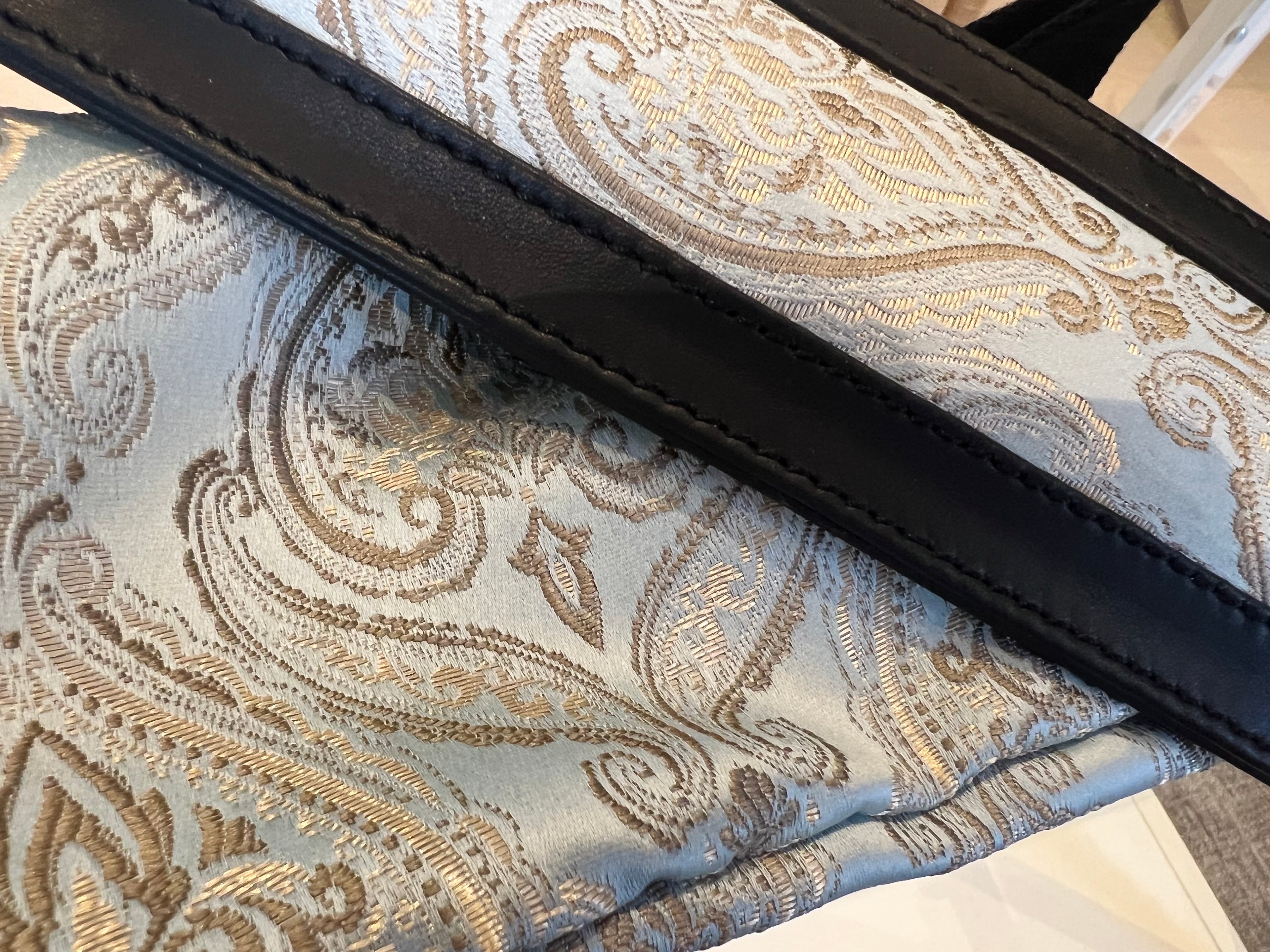 Stropp til Furcifer Pluss sort skinn i lys blå