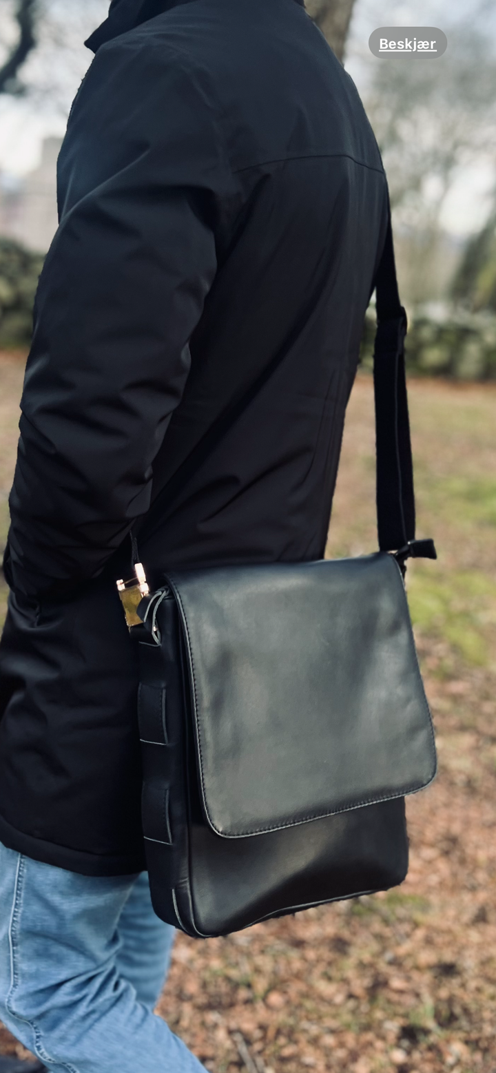 Furcifer Pluss sort- stor modell🖤