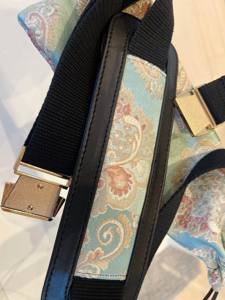 Stropp til Furcifer Pluss sort med lys turkis bakgrunn