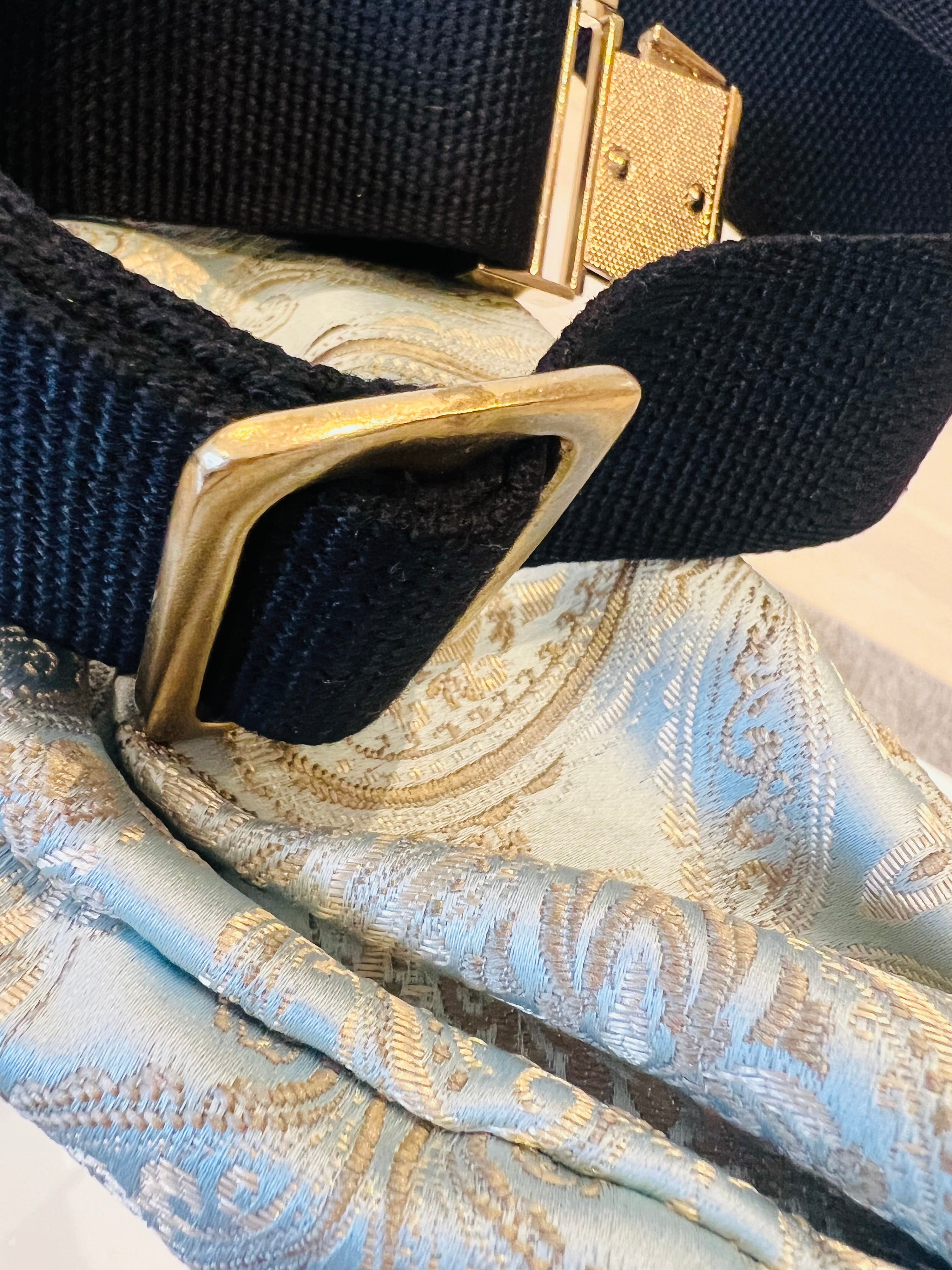 Stropp til Furcifer Pluss sort skinn i lys blå