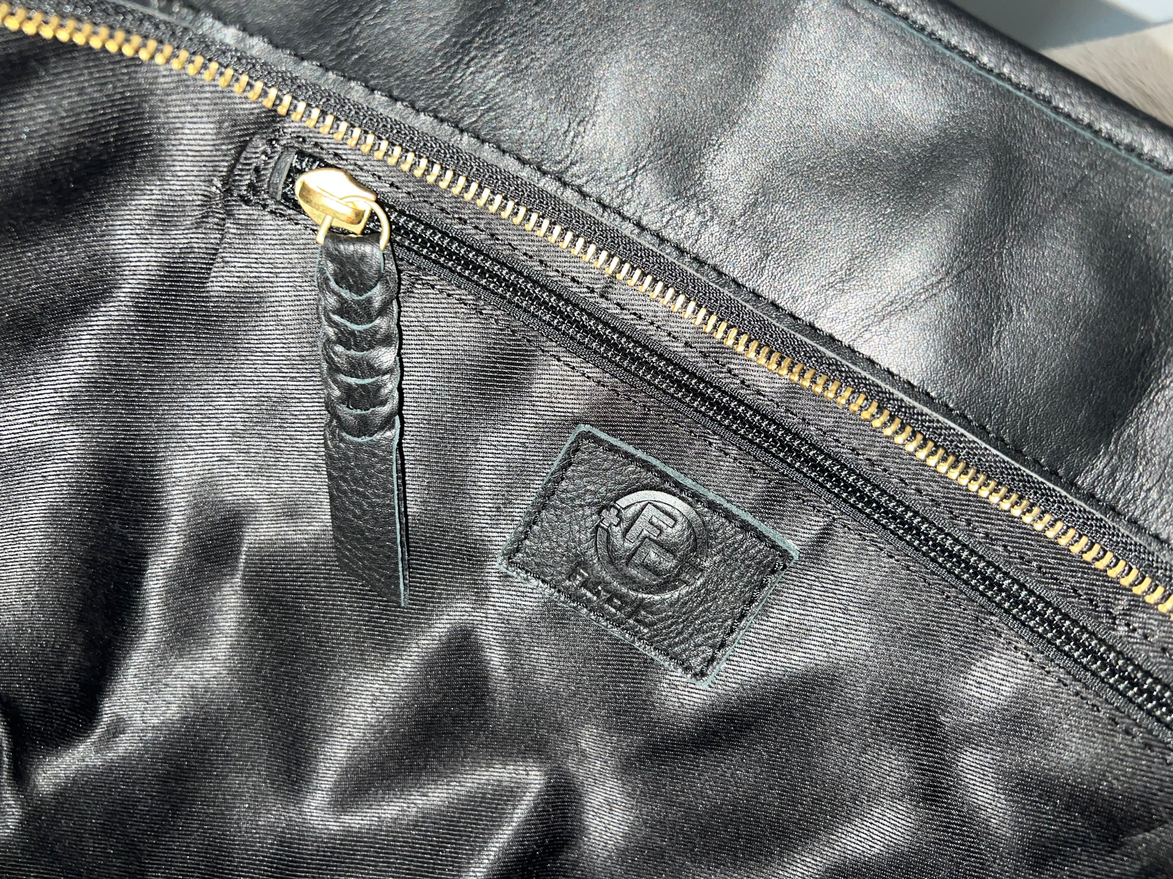 Carpet, sort med søm på fletting