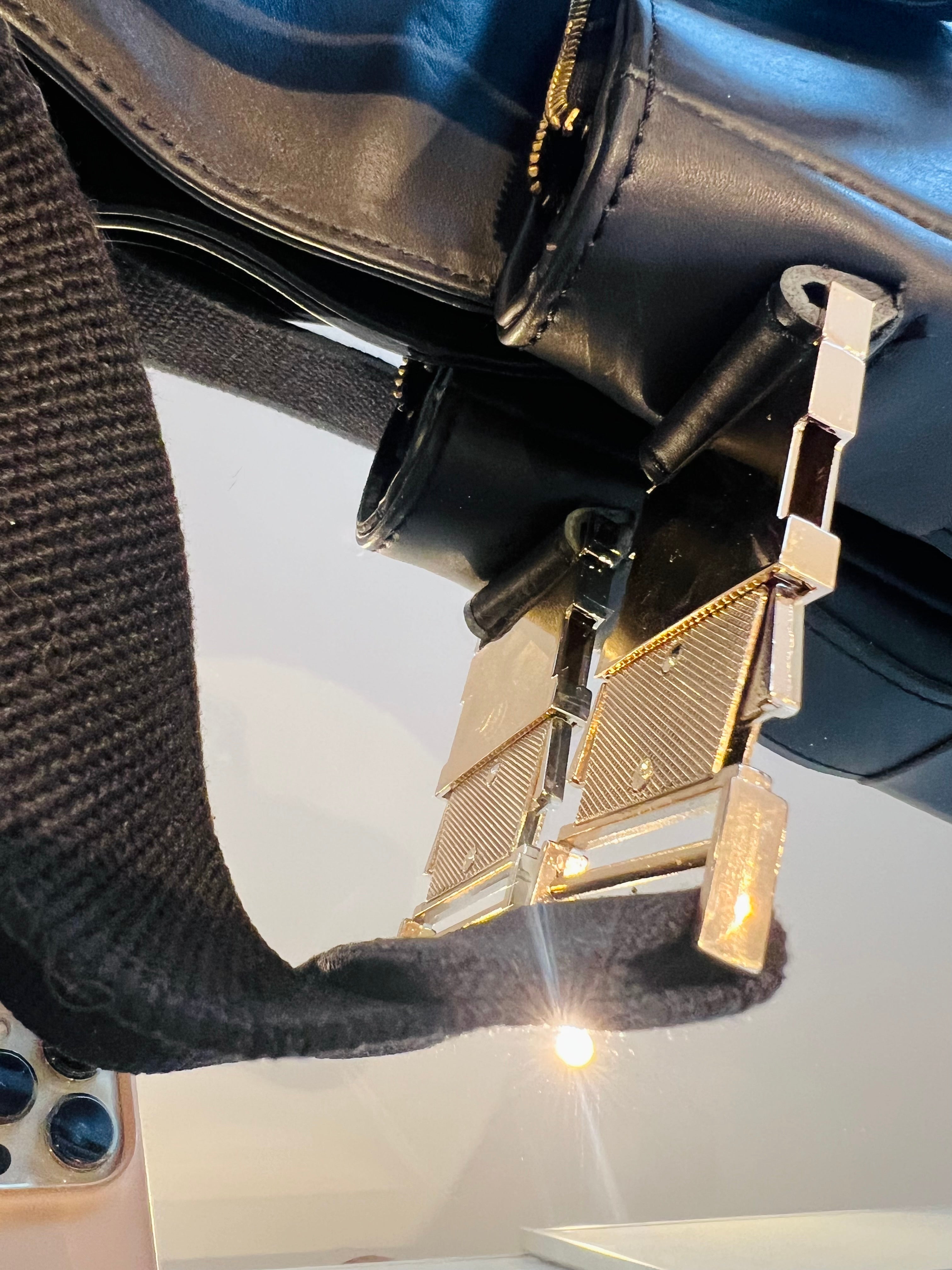 Furcifer Pluss sort- stor modell🖤