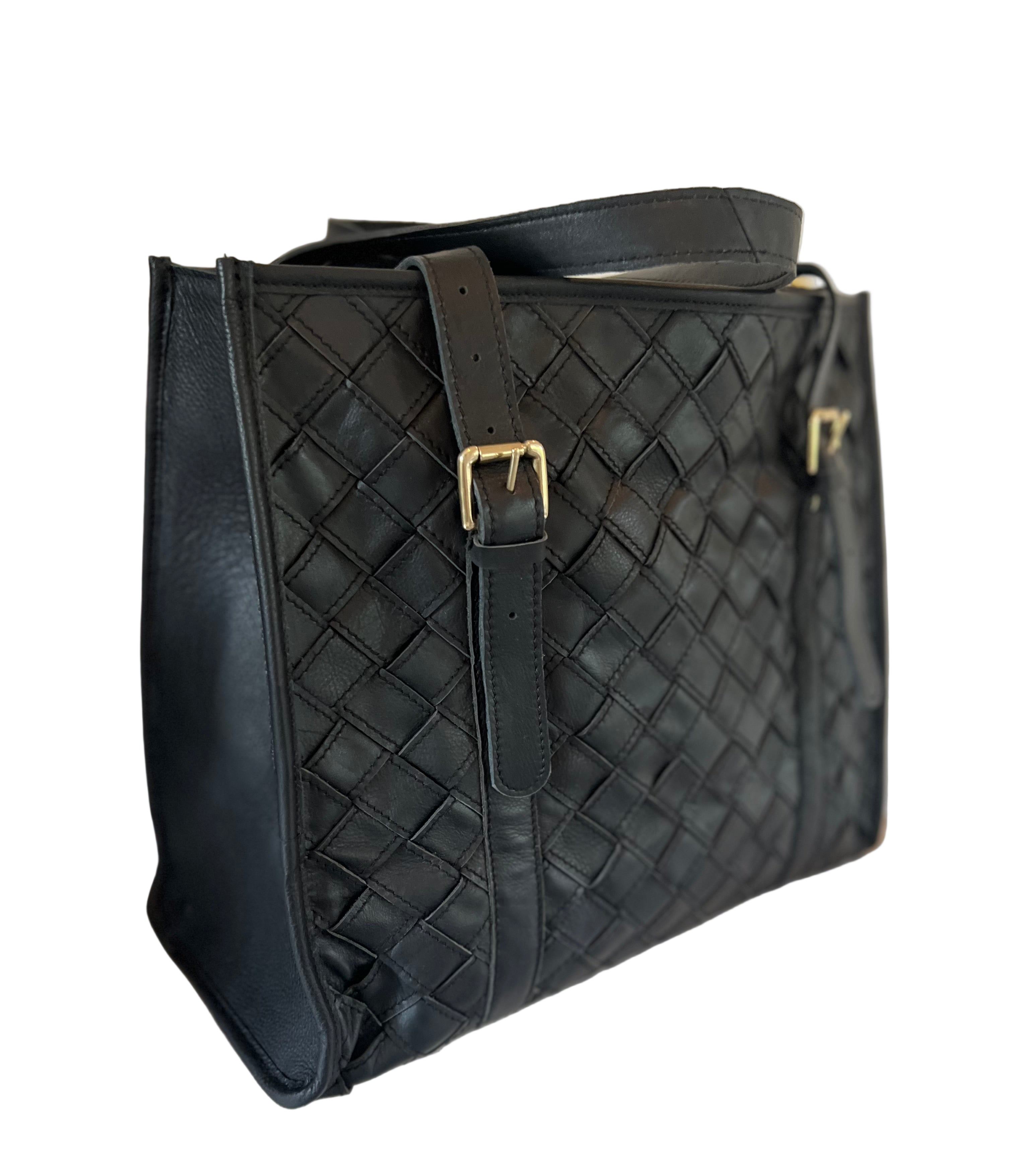 Carpet, sort med søm på fletting