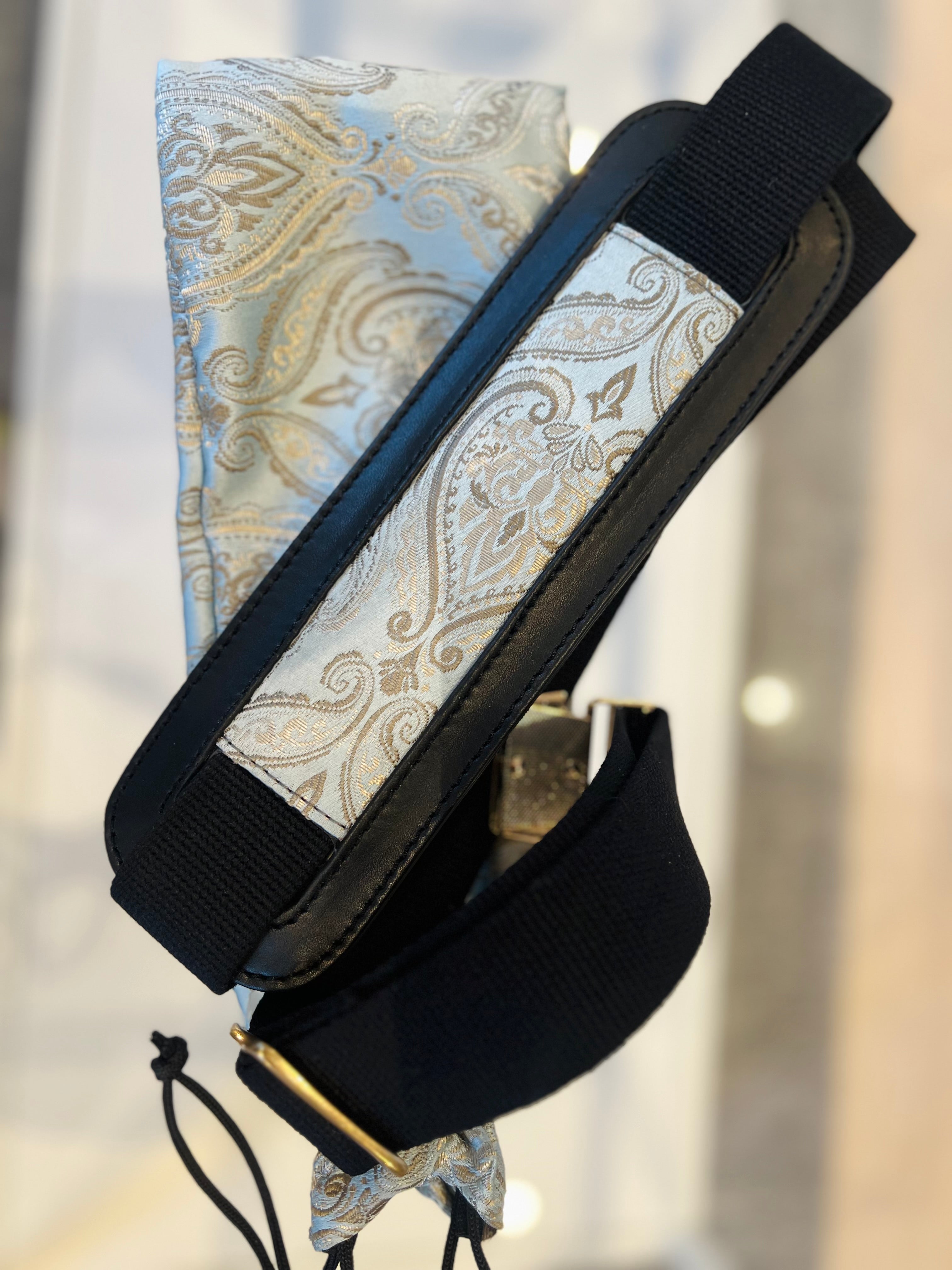 Stropp til Furcifer Pluss sort skinn i lys blå