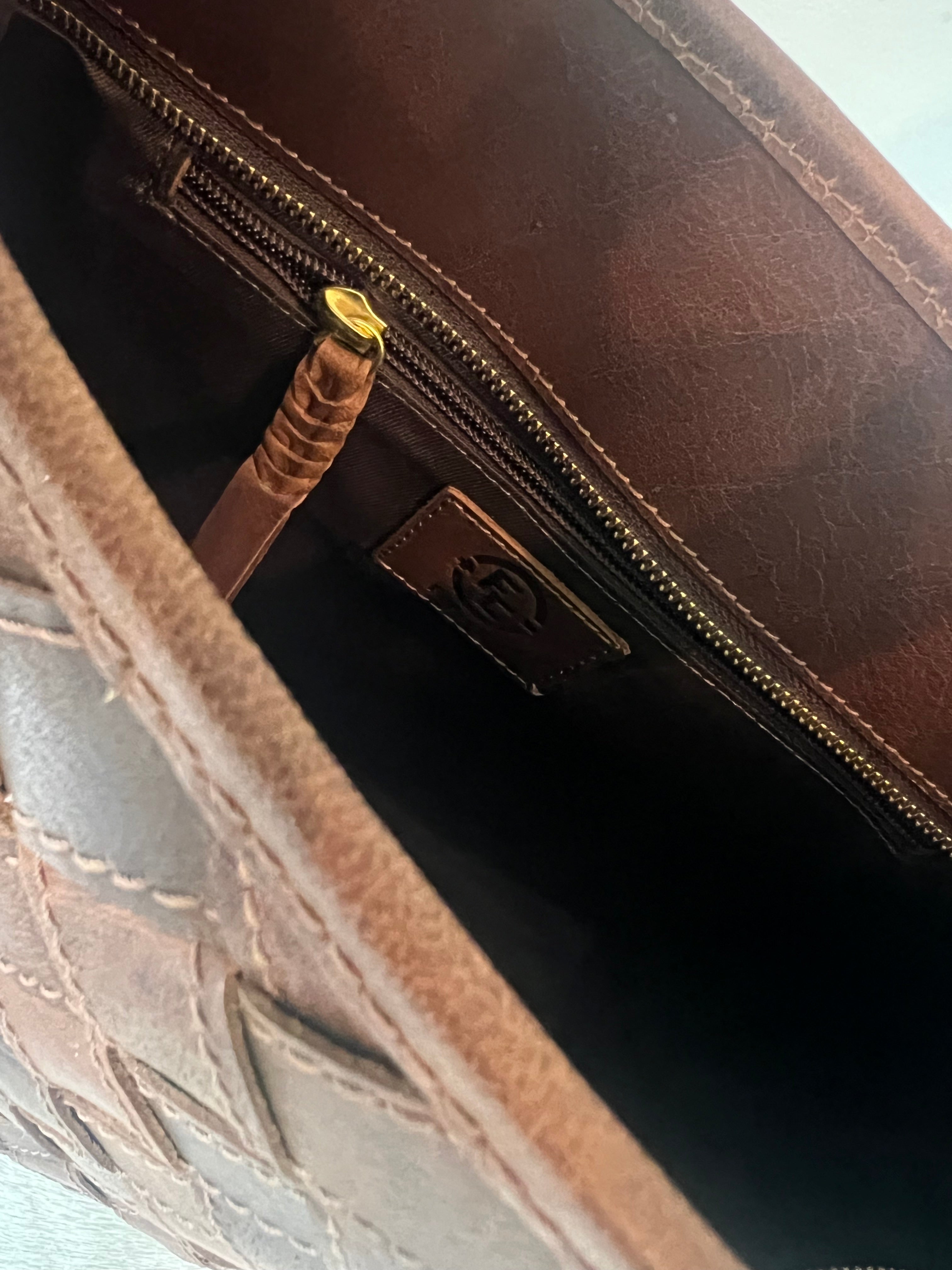 Carpet, Dark caramel med søm på flettingen