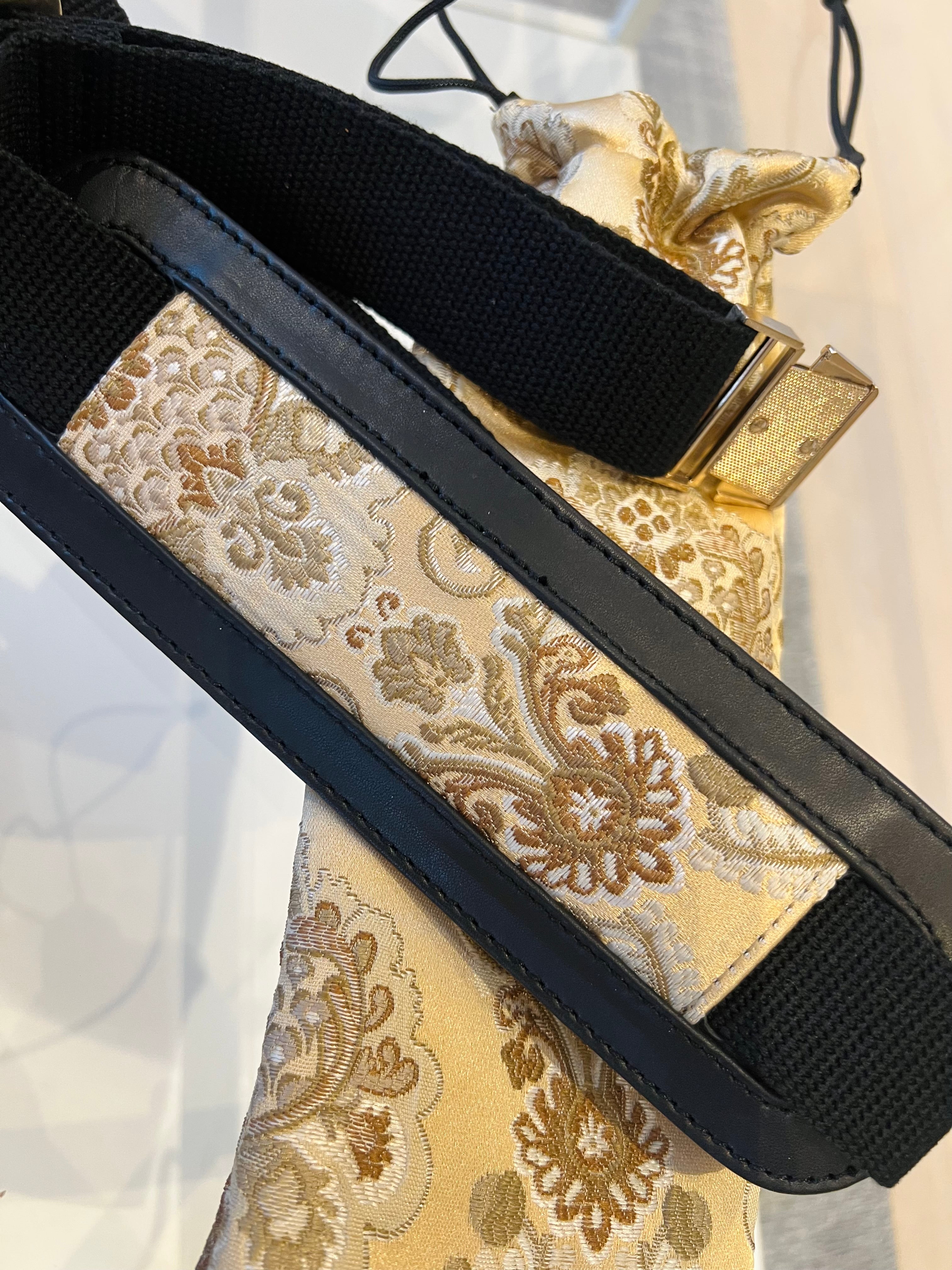 Stropp til Furcifer Pluss sort med gullshimmer bunnfarge