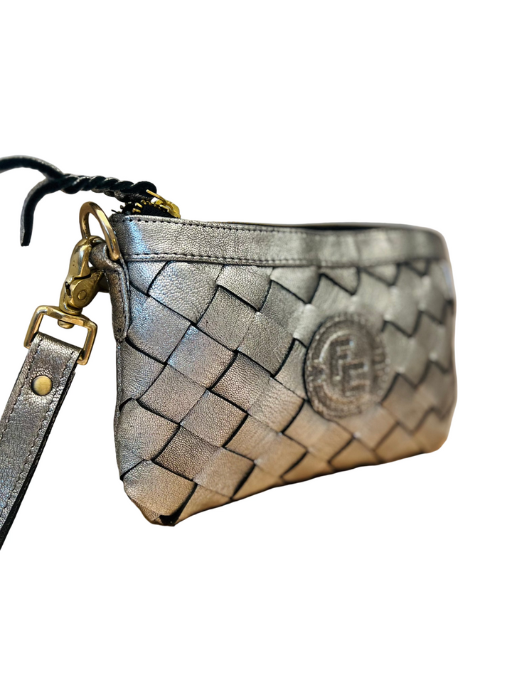 Sølvfarget fletteclutch