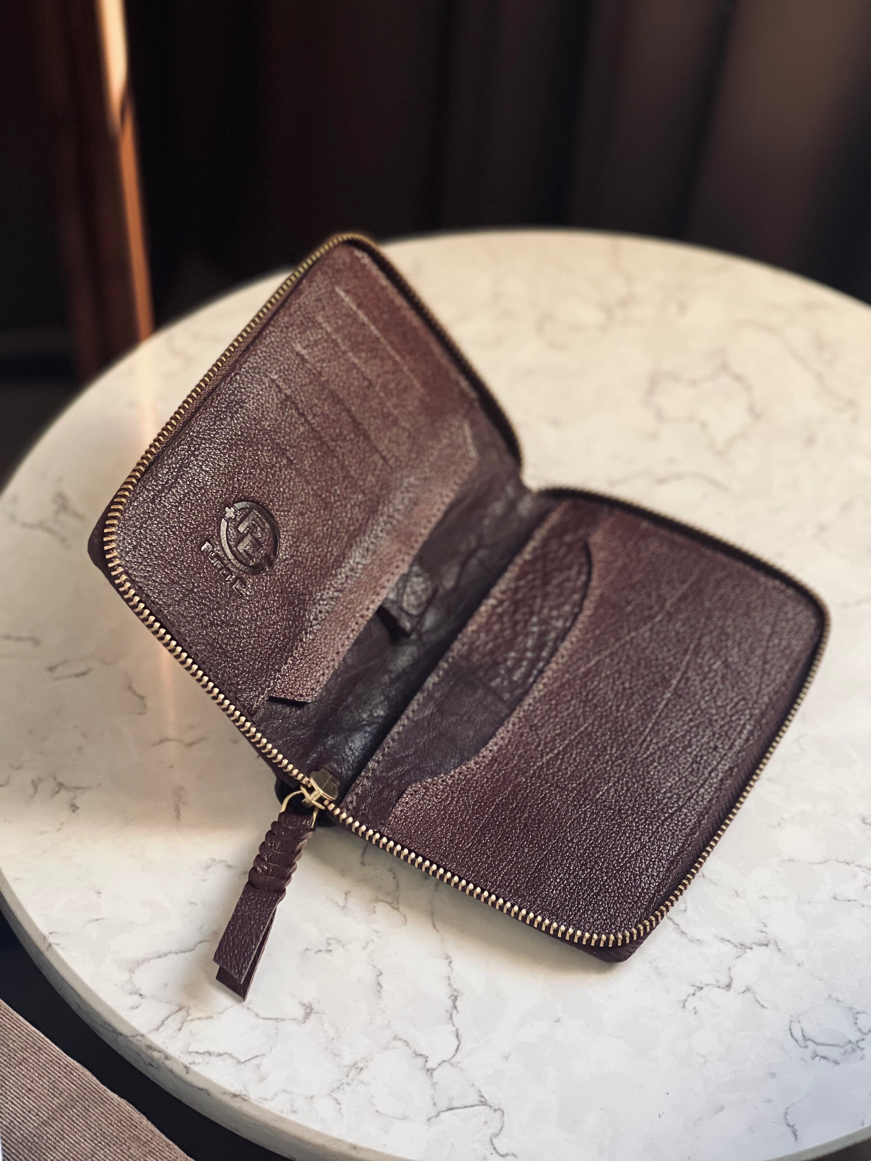 Præstens passholder i shrunken bøffelskinn